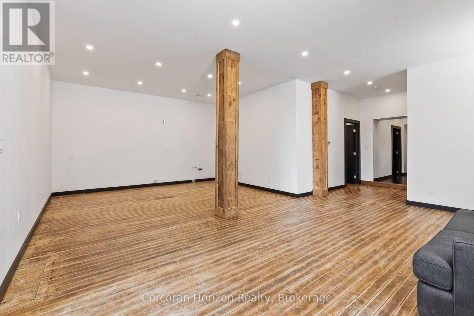 164 ONTARIO STREET Image 30