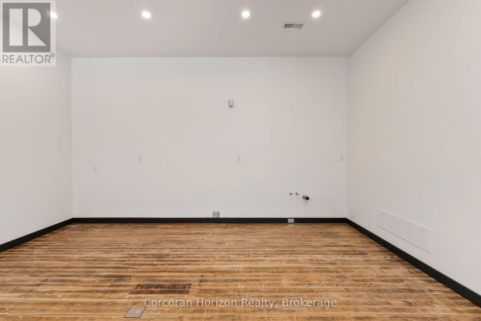 164 ONTARIO STREET Image 32