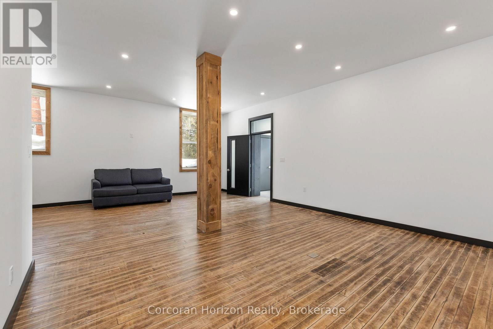 164 ONTARIO STREET Image 33