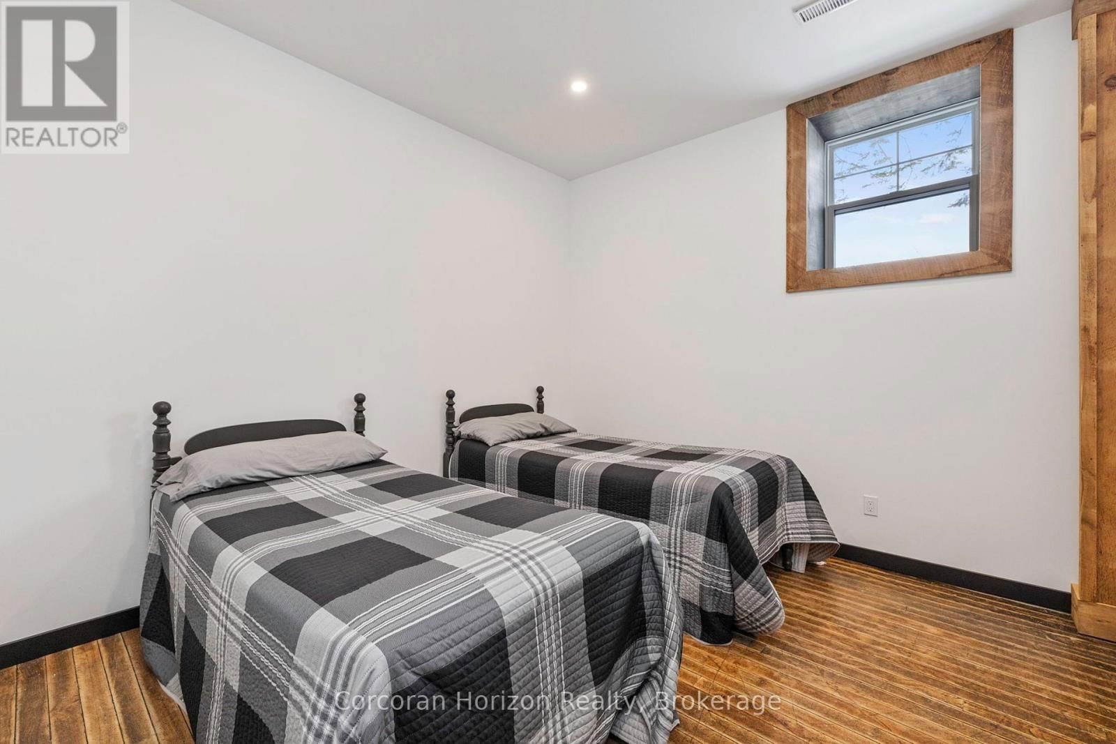 164 ONTARIO STREET Image 38
