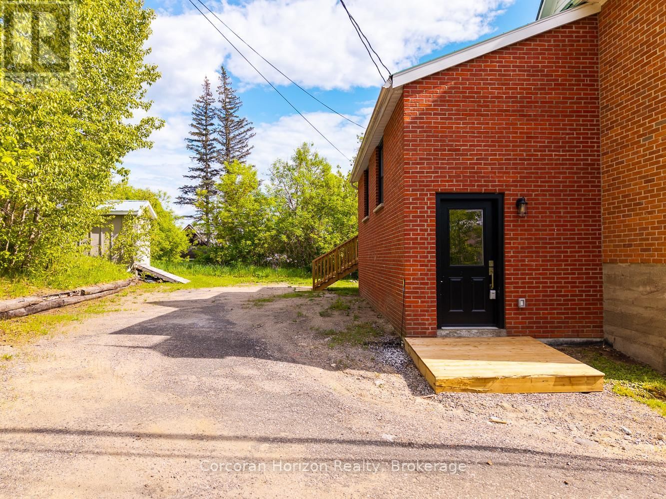 164 ONTARIO STREET Image 43