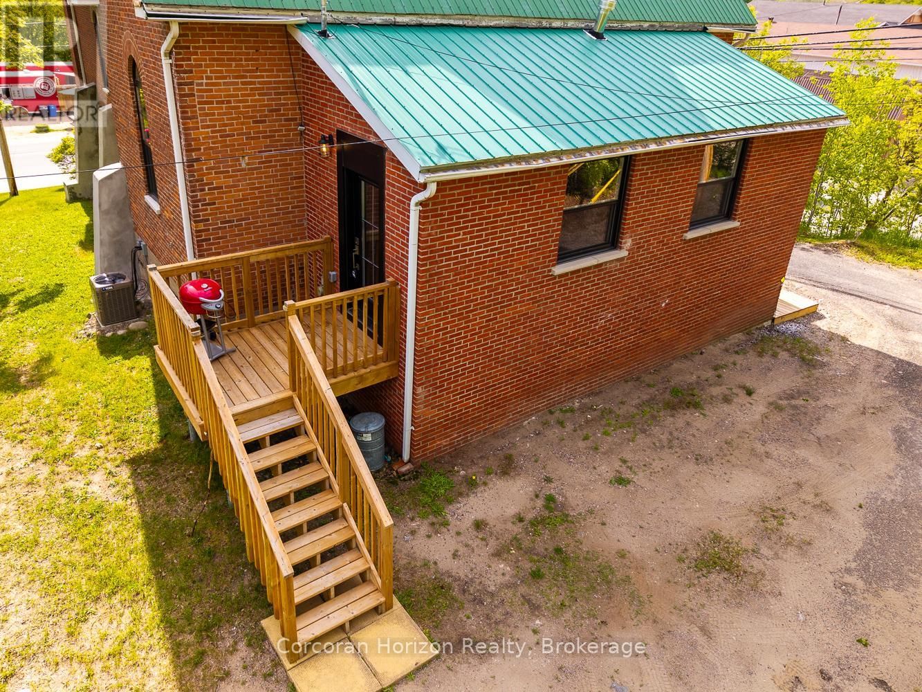 164 ONTARIO STREET Image 46