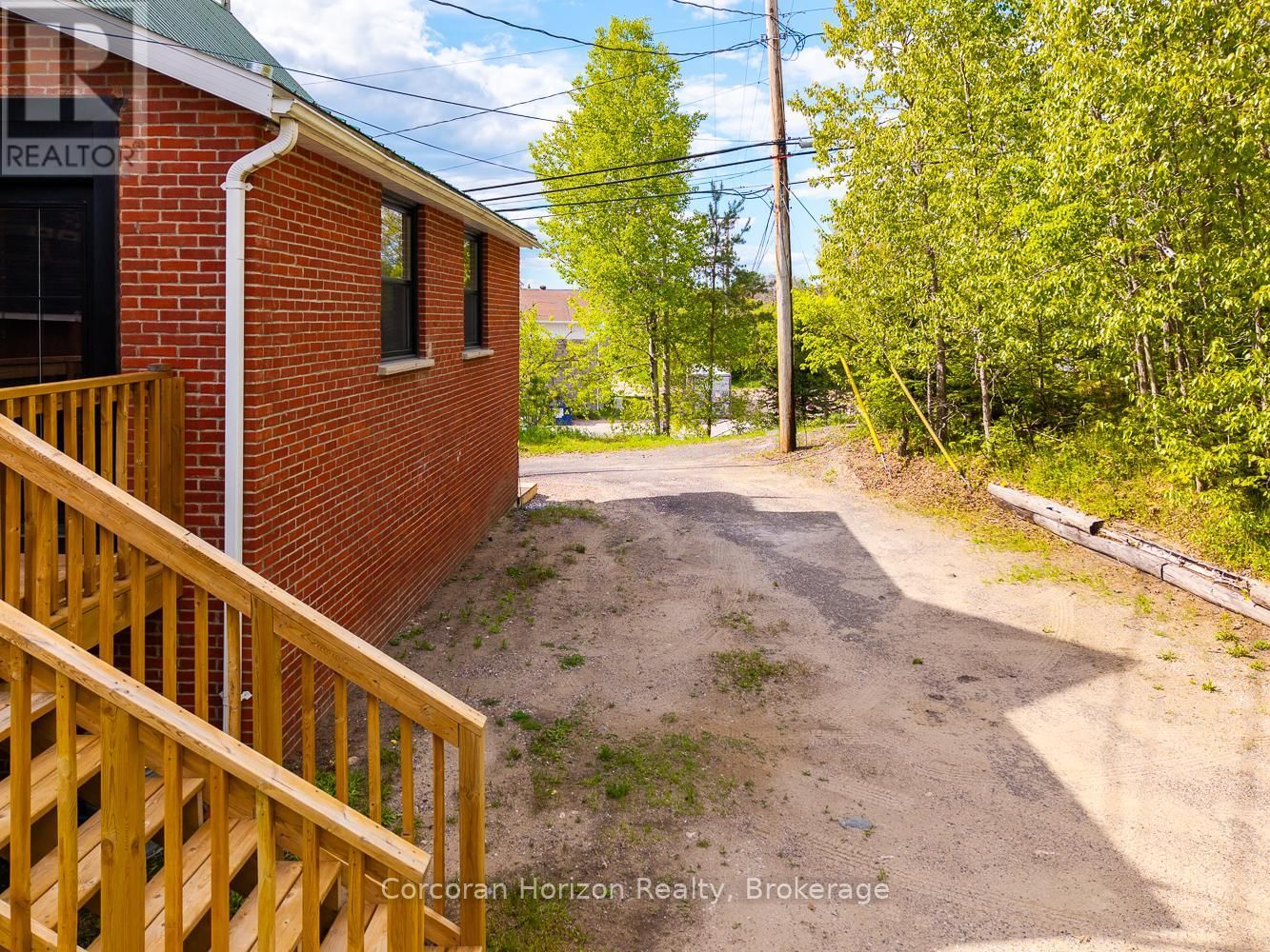 164 ONTARIO STREET Image 47