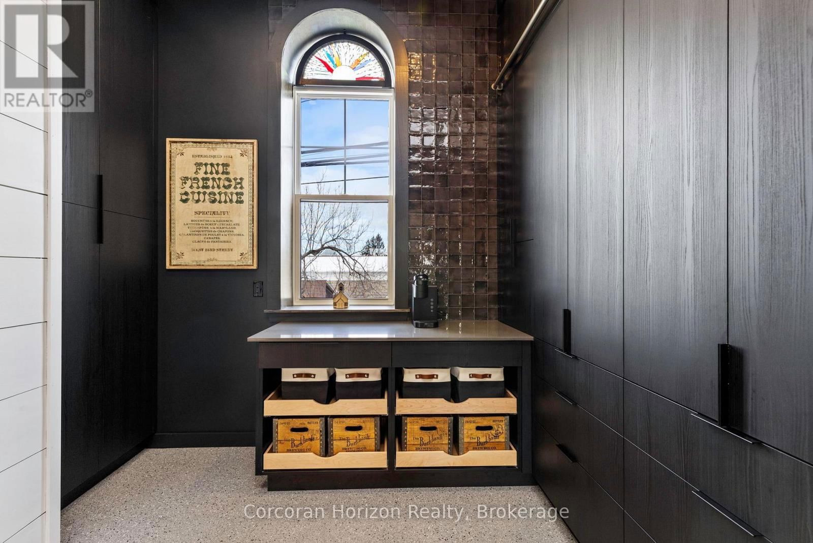 164 ONTARIO STREET Image 9