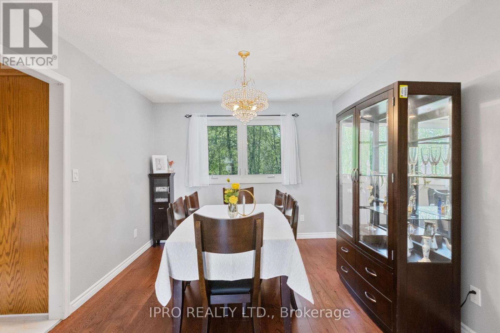 6 ROSELAWN COURT Image 10