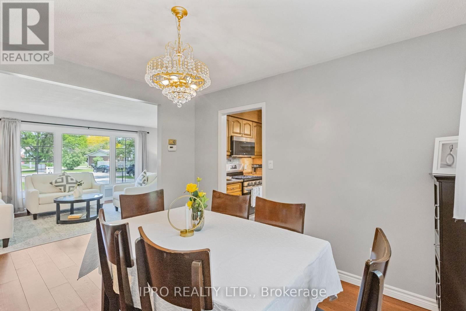 6 ROSELAWN COURT Image 11