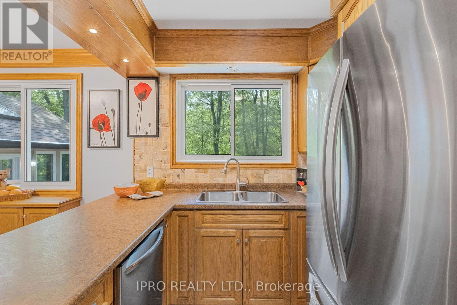 6 ROSELAWN COURT Image 13