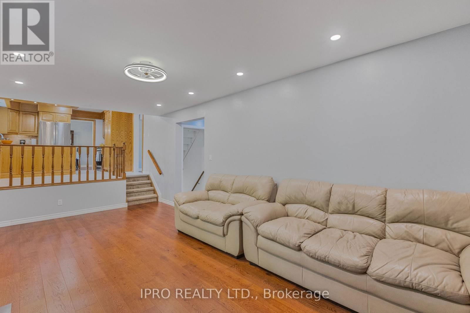 6 ROSELAWN COURT Image 16
