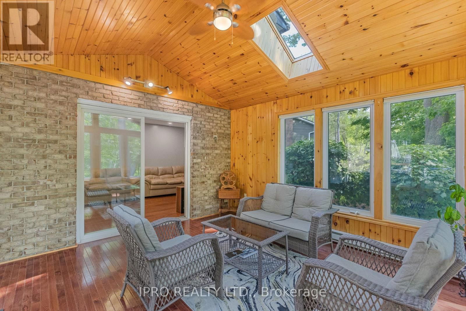 6 ROSELAWN COURT Image 18