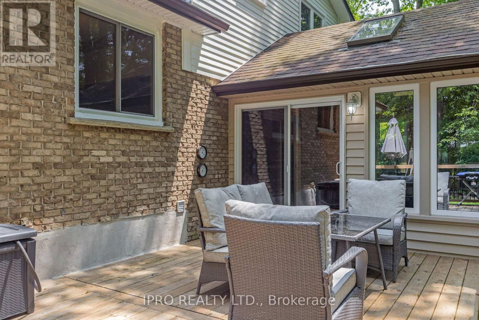 6 ROSELAWN COURT Image 20