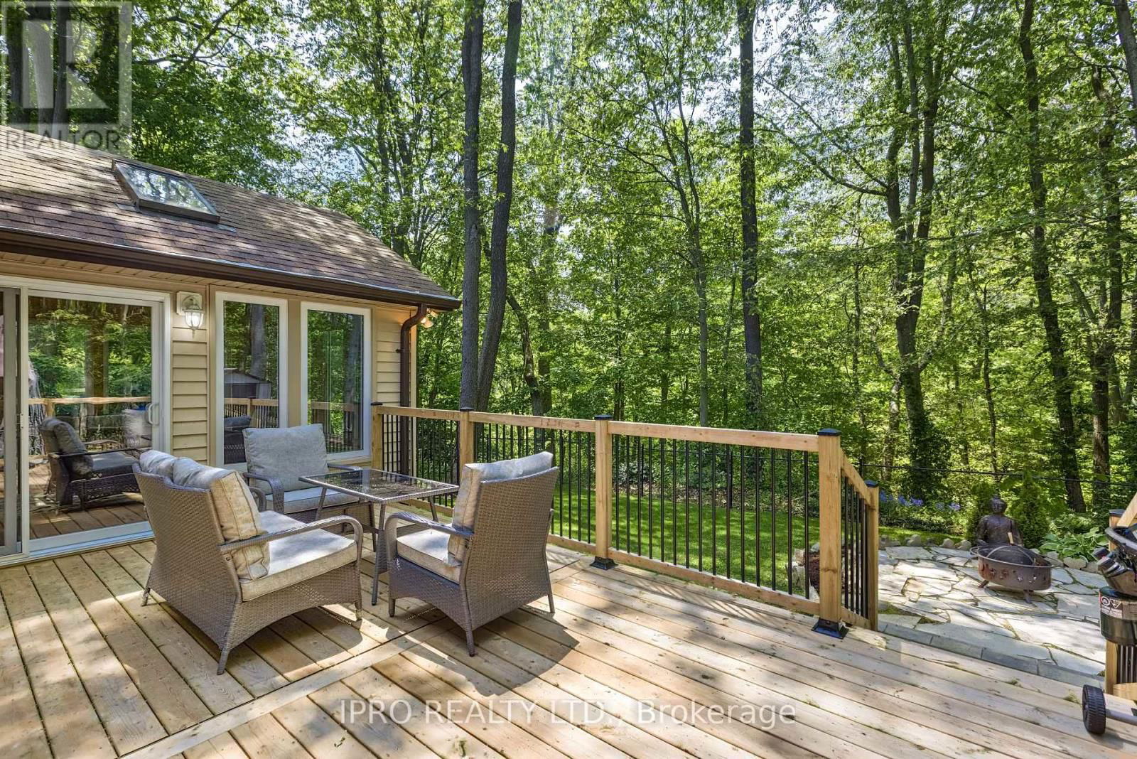 6 ROSELAWN COURT Image 21
