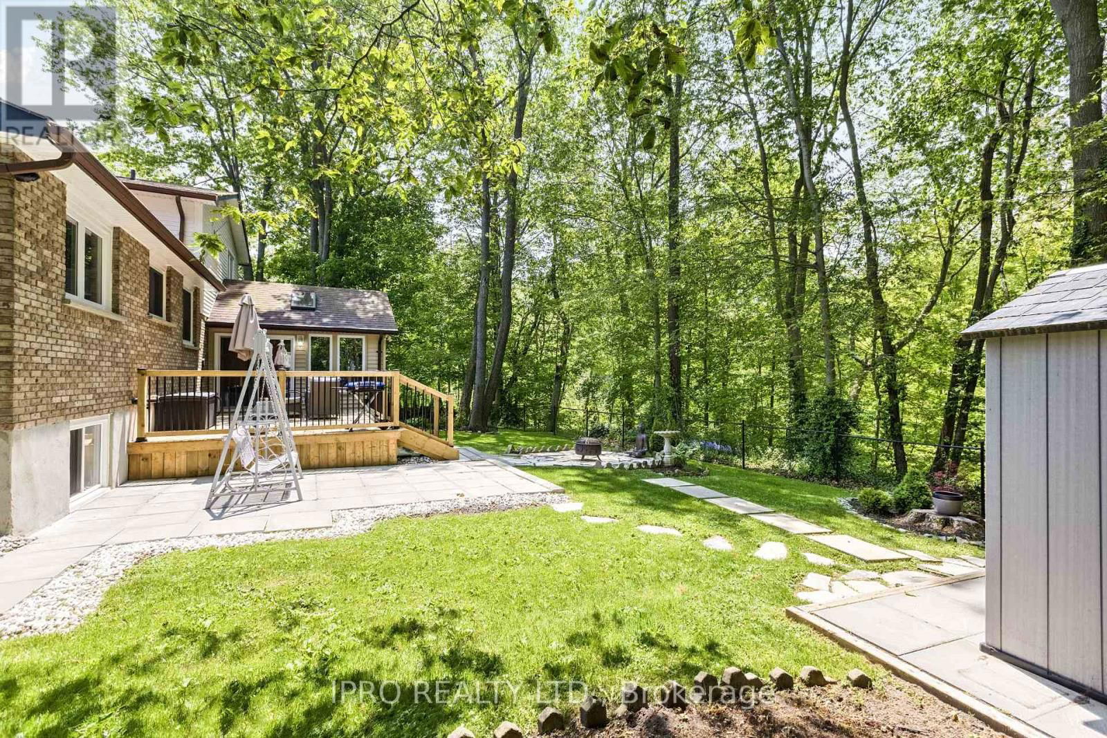 6 ROSELAWN COURT Image 24