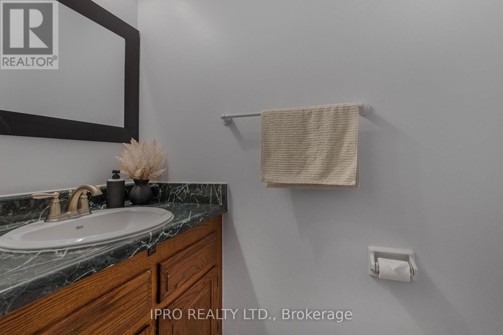 6 ROSELAWN COURT Image 25