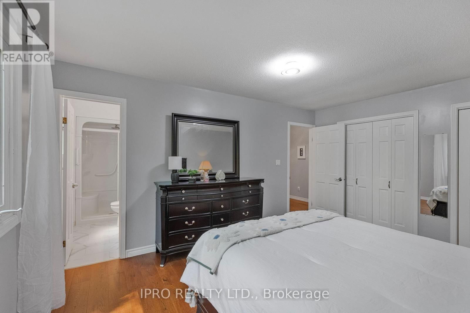 6 ROSELAWN COURT Image 28