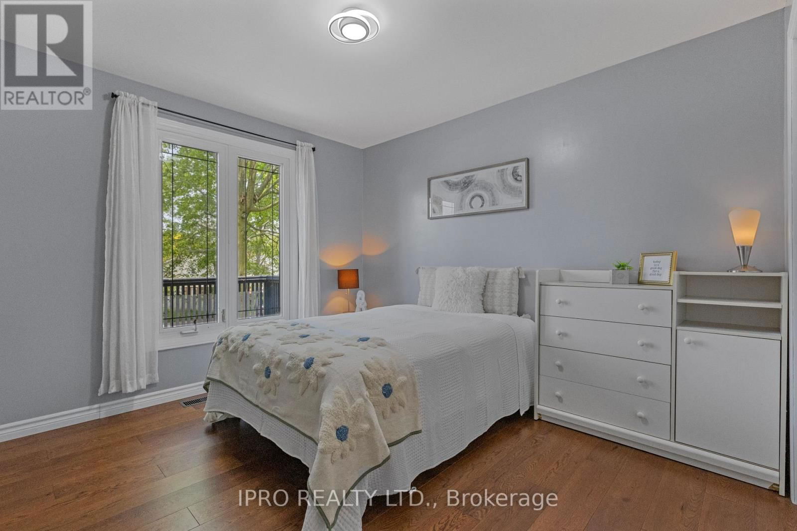 6 ROSELAWN COURT Image 30