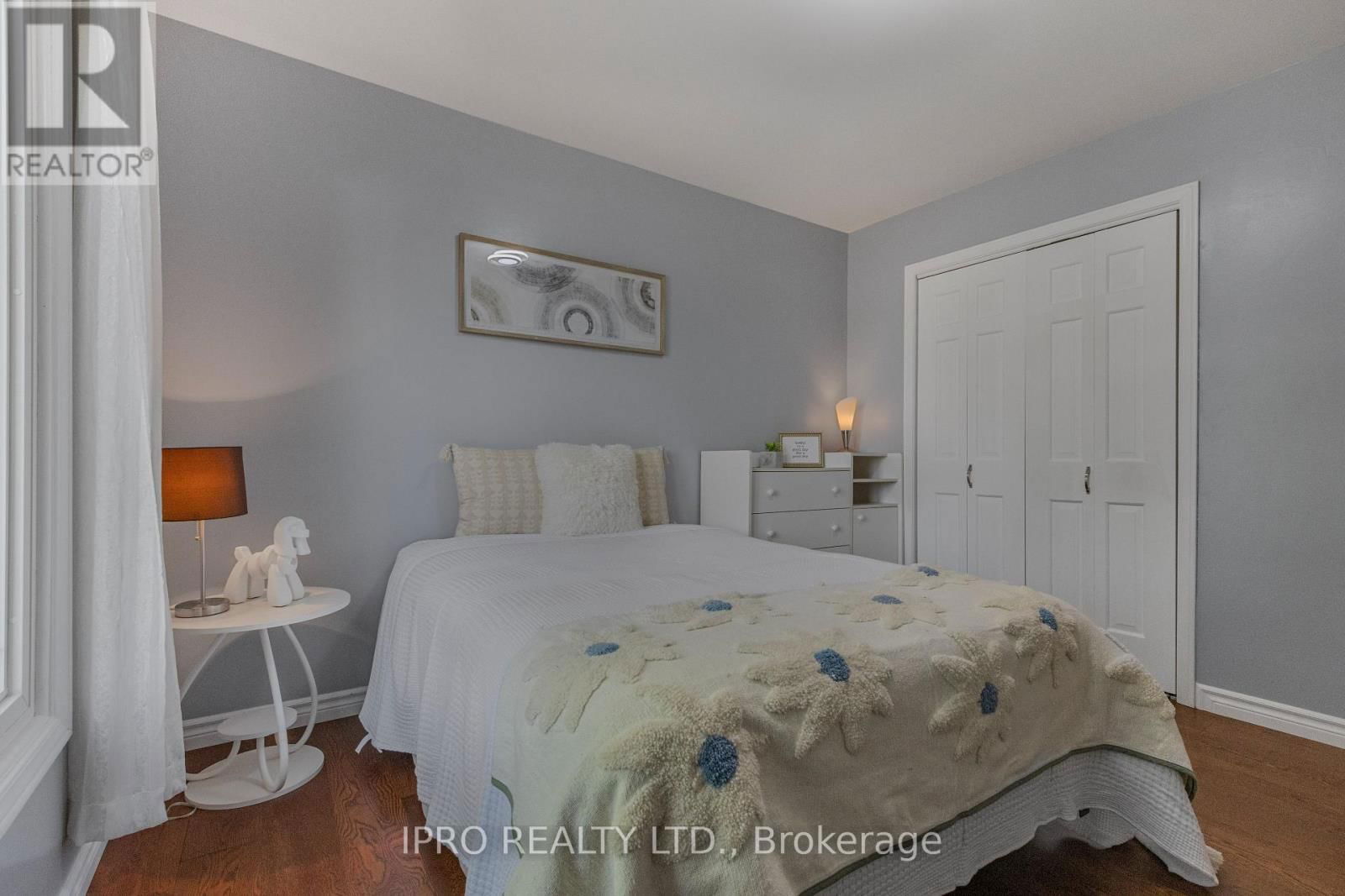 6 ROSELAWN COURT Image 31