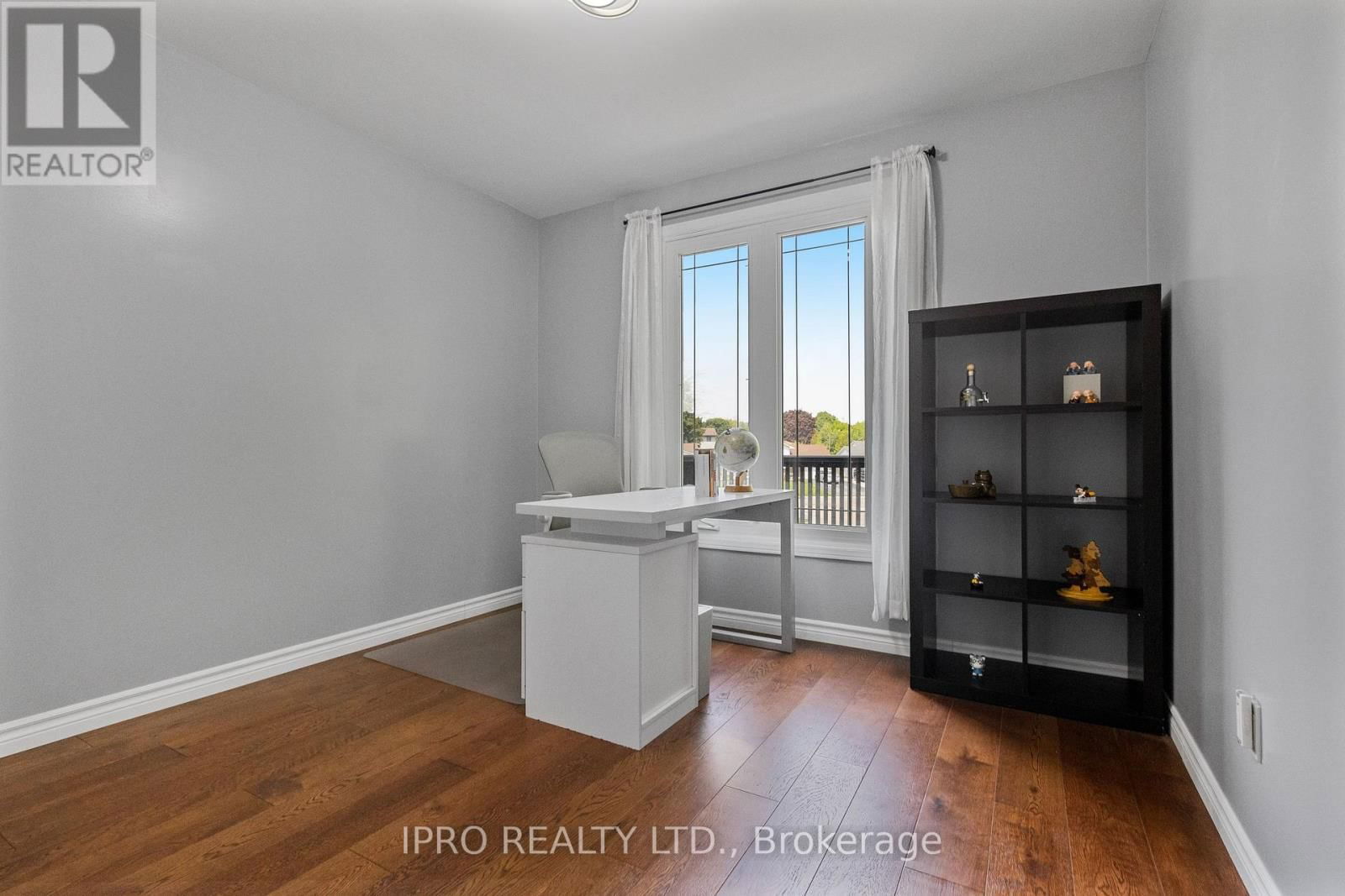 6 ROSELAWN COURT Image 32