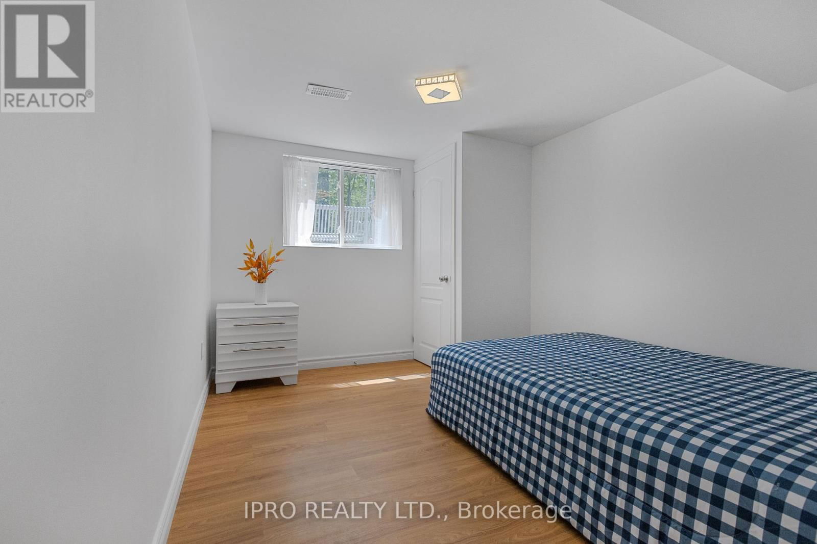 6 ROSELAWN COURT Image 37