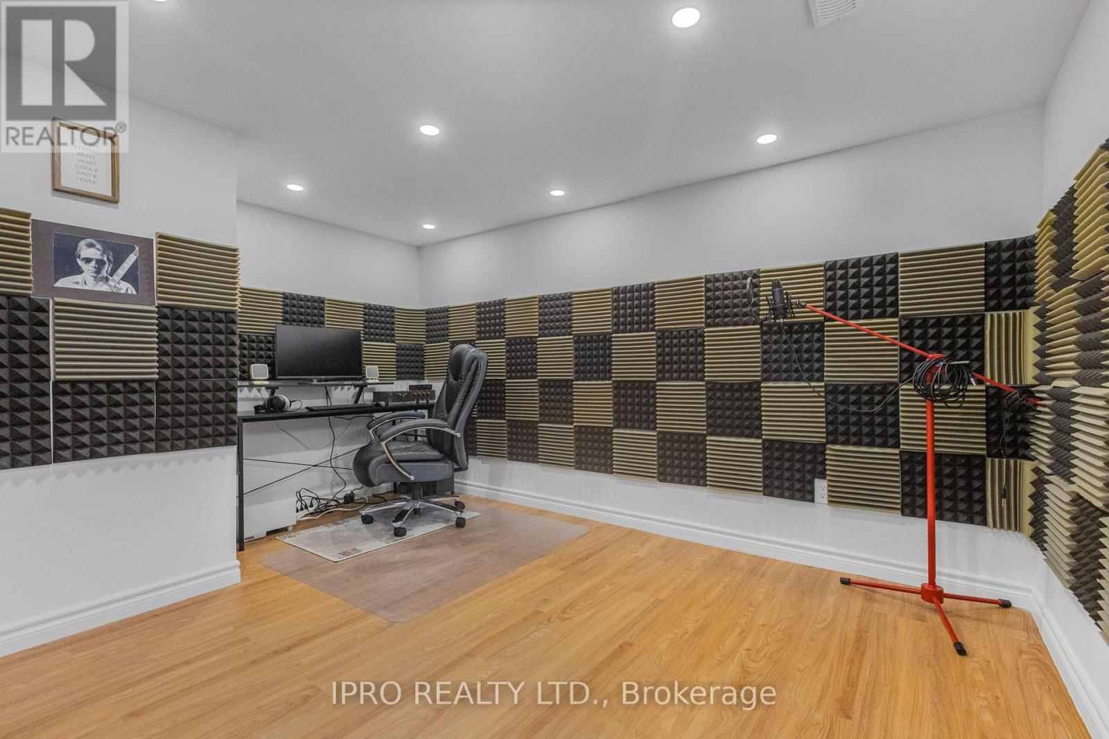 6 ROSELAWN COURT Image 38