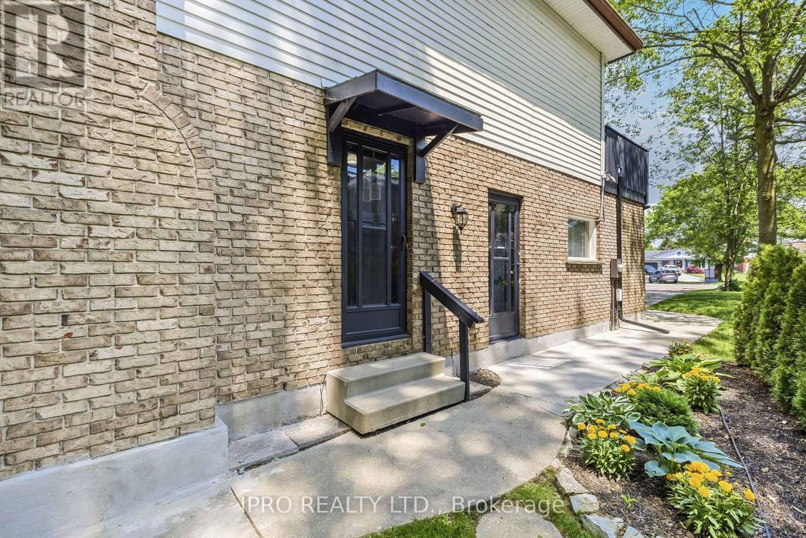 6 ROSELAWN COURT Image 40