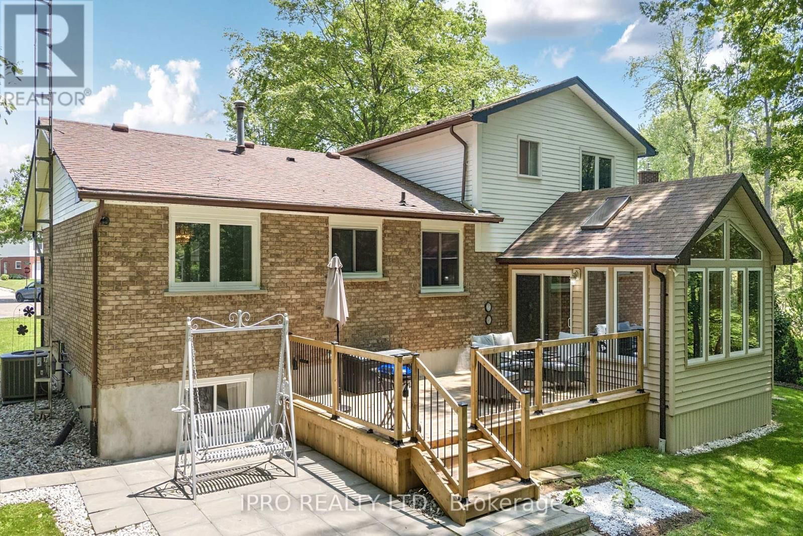 6 ROSELAWN COURT Image 6