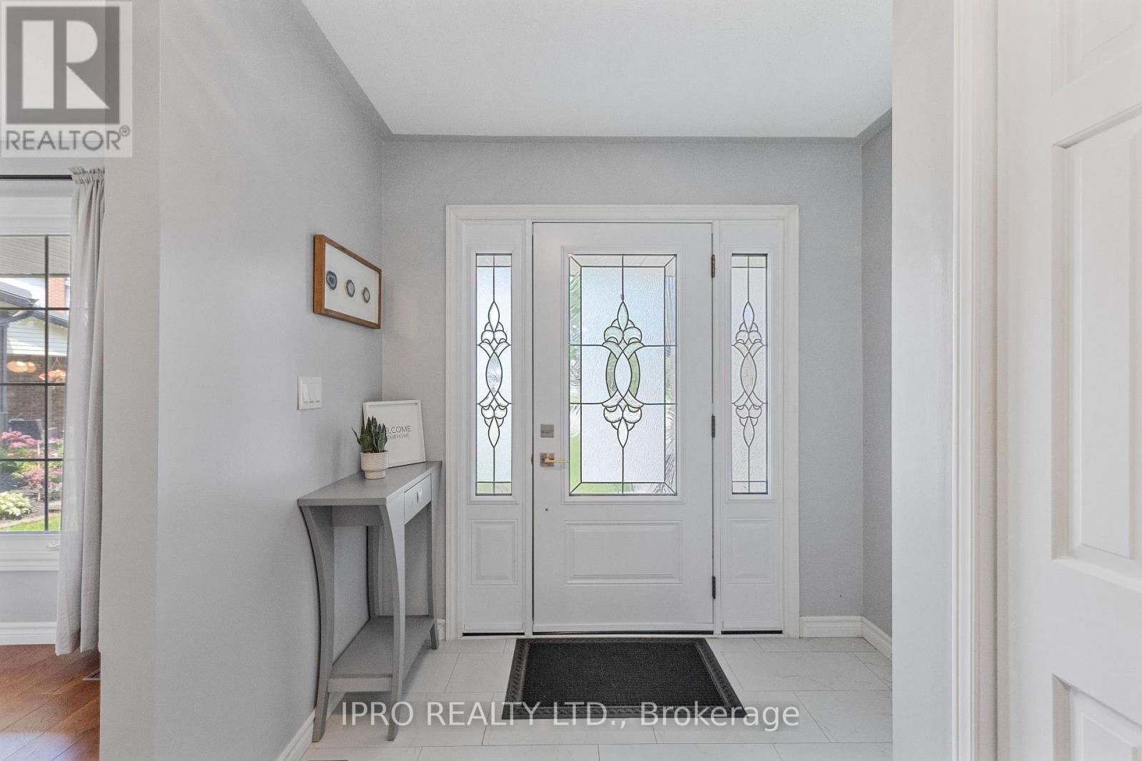 6 ROSELAWN COURT Image 7