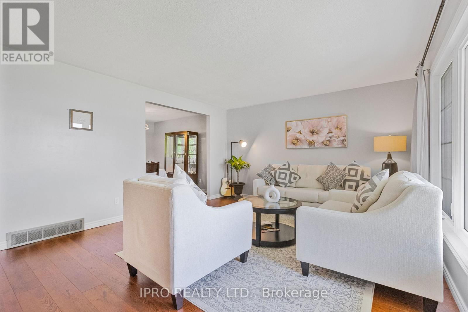 6 ROSELAWN COURT Image 9