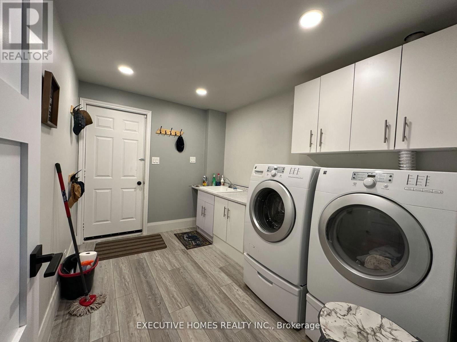 15 WESTBROOK PLACE Image 19
