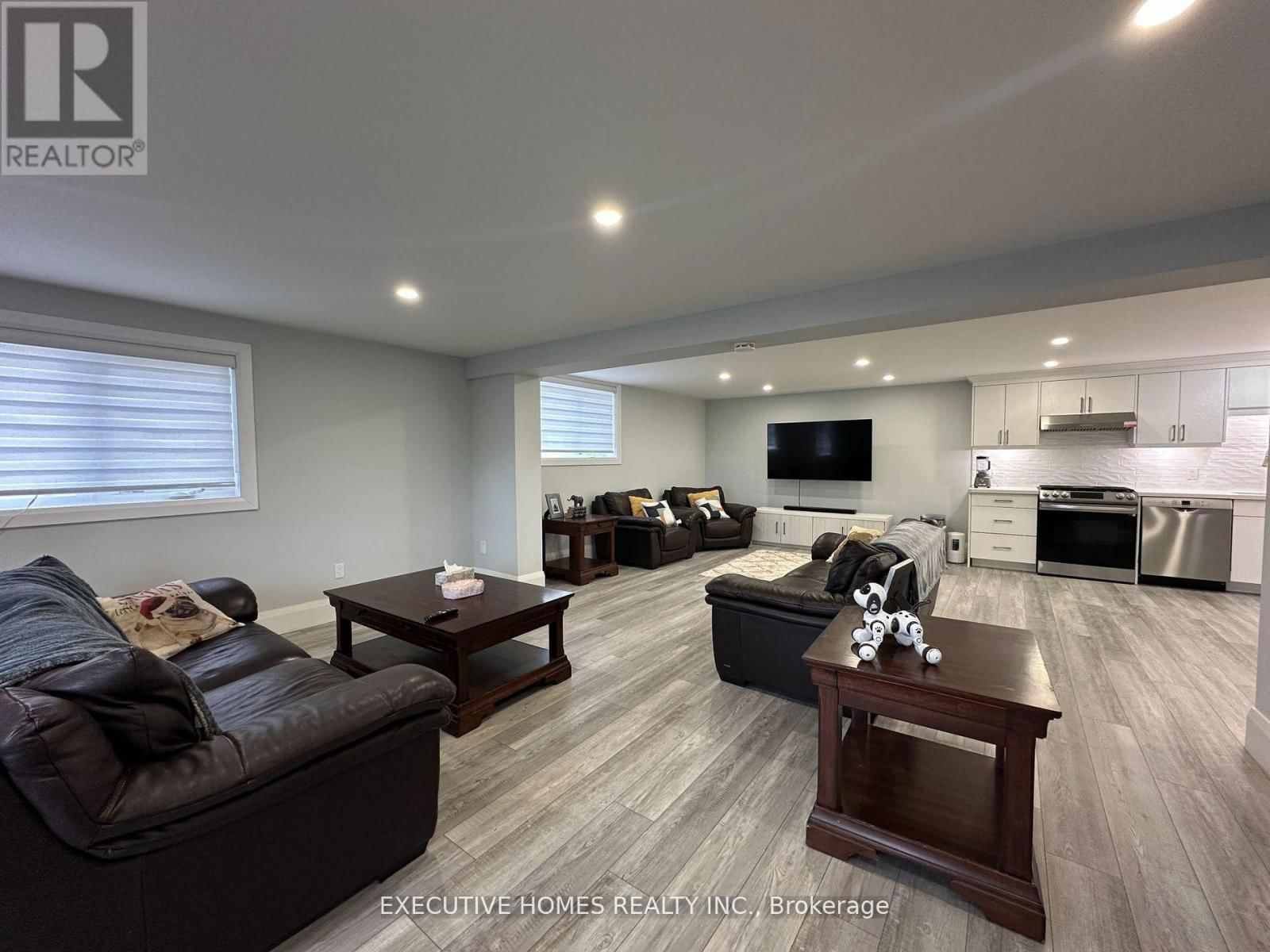 15 WESTBROOK PLACE Image 21