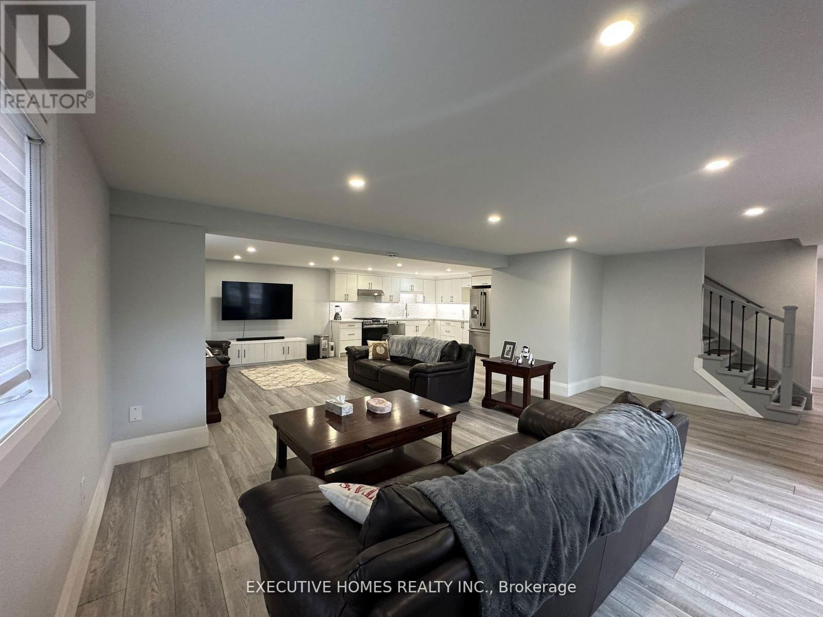 15 WESTBROOK PLACE Image 22