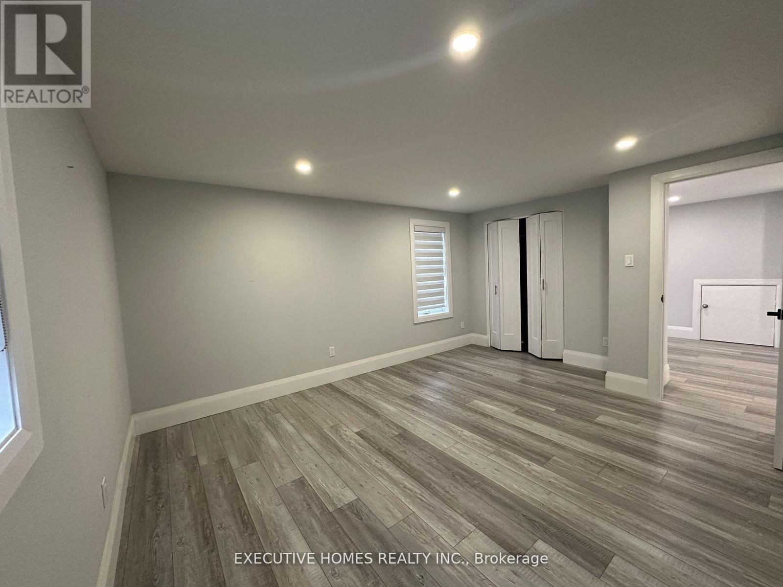 15 WESTBROOK PLACE Image 30