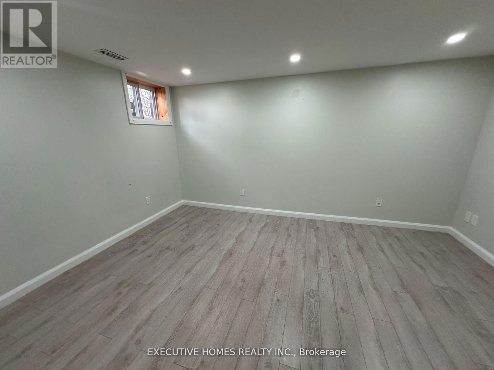 15 WESTBROOK PLACE Image 34