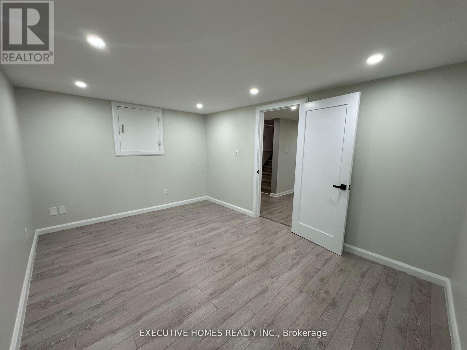 15 WESTBROOK PLACE Image 35