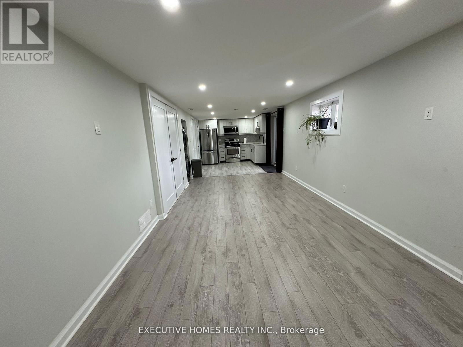 15 WESTBROOK PLACE Image 37