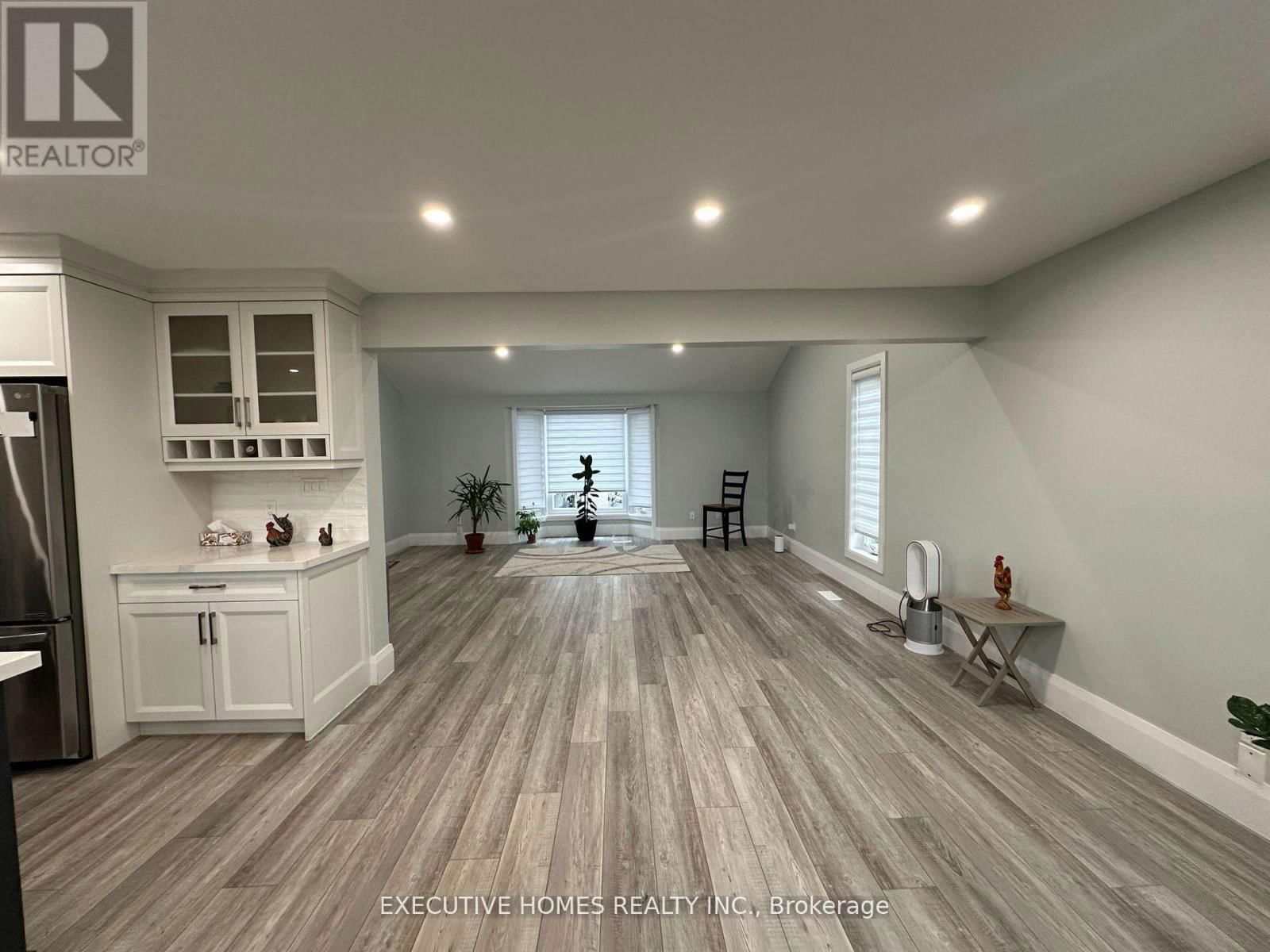 15 WESTBROOK PLACE Image 8