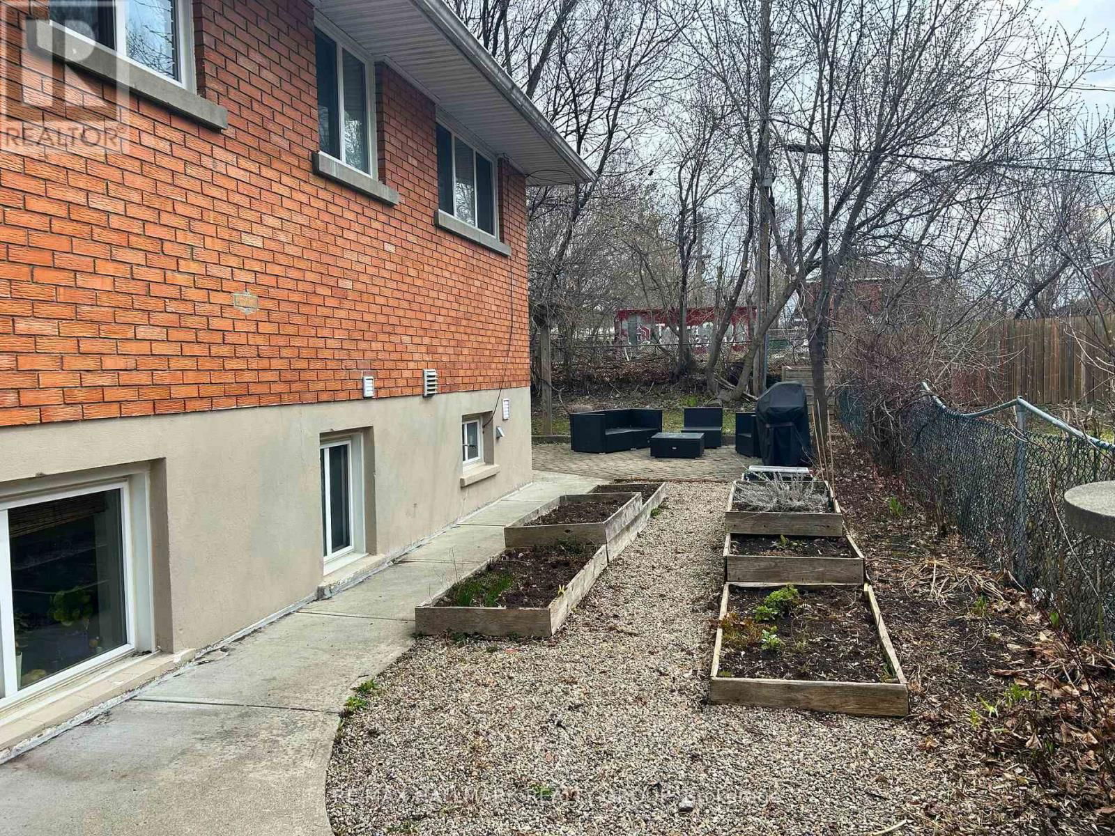 208 - 210 RENOUF AVENUE Image 18