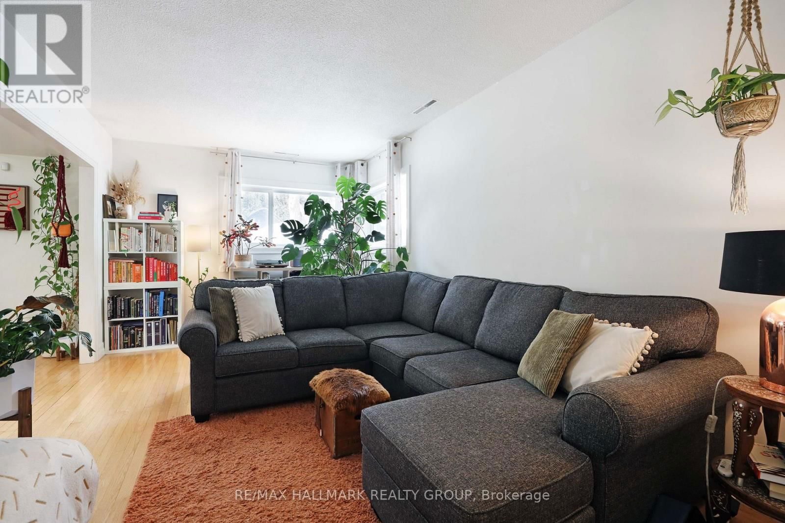 208 - 210 RENOUF AVENUE Image 25