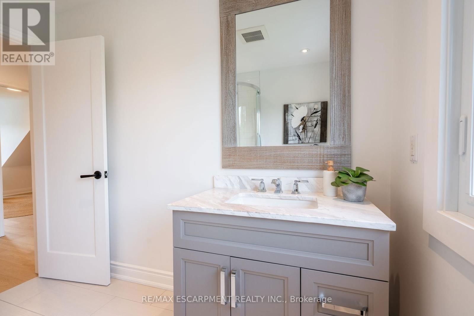 21 MEANDER CLOSE Image 32