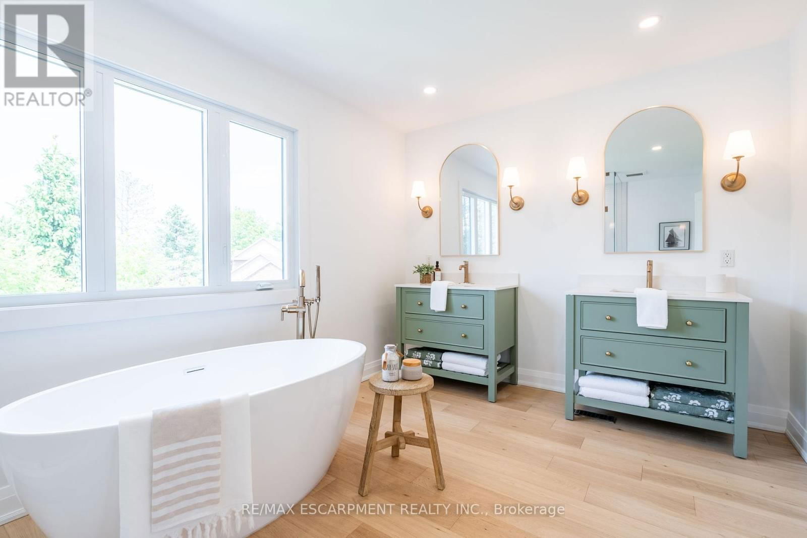 21 MEANDER CLOSE Image 35