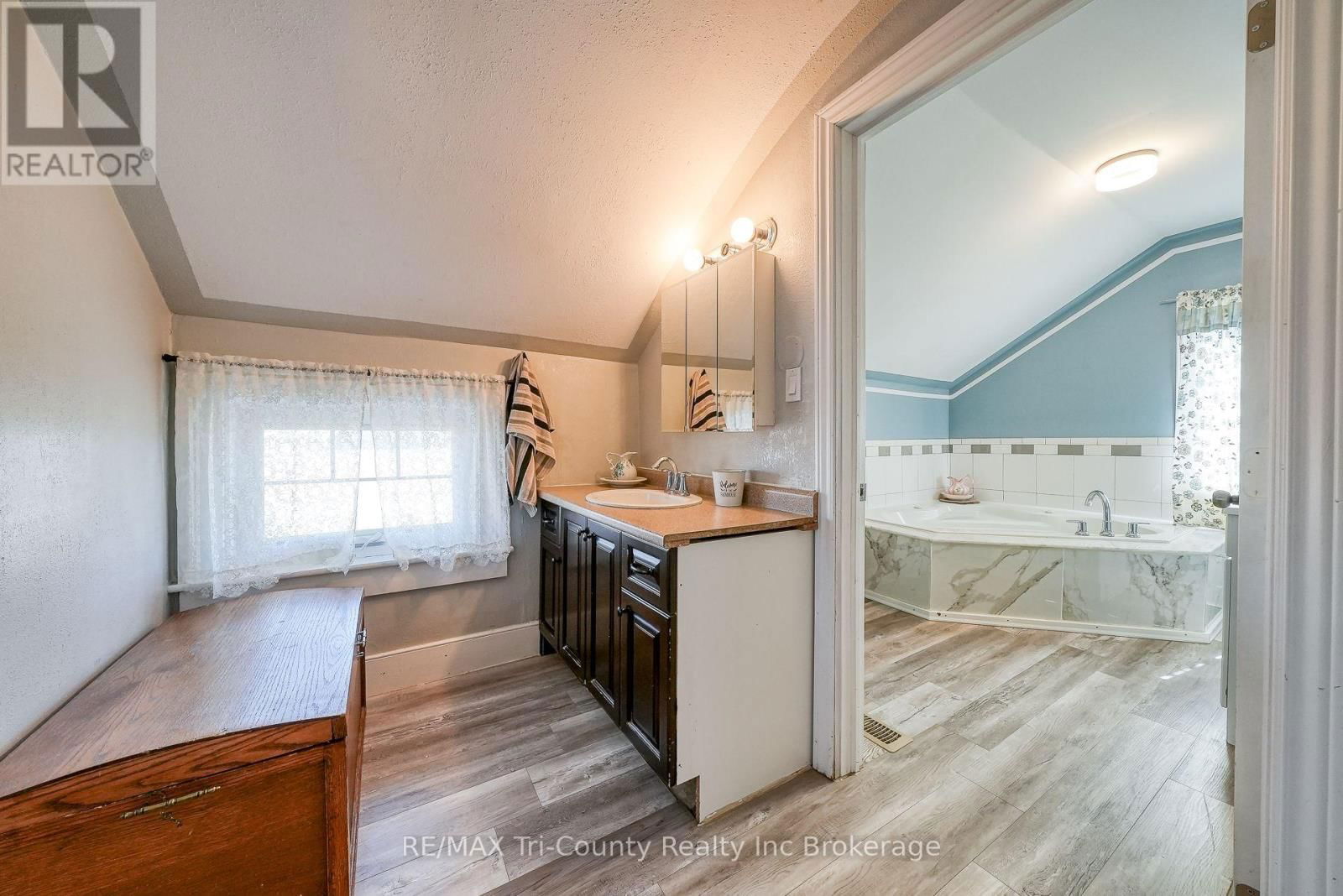9693 CULLODEN ROAD Image 32