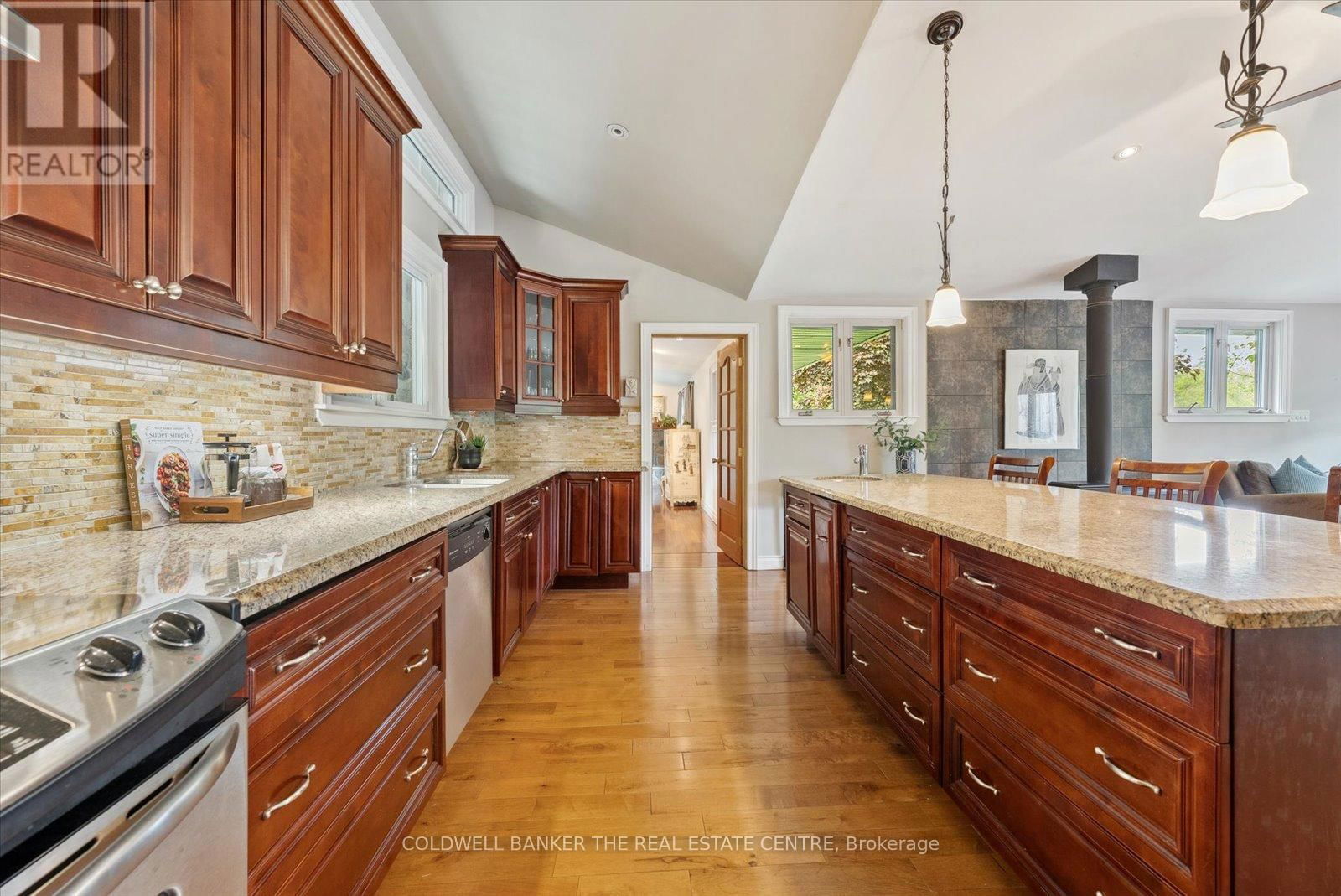 798213 3RD LINE Image 15