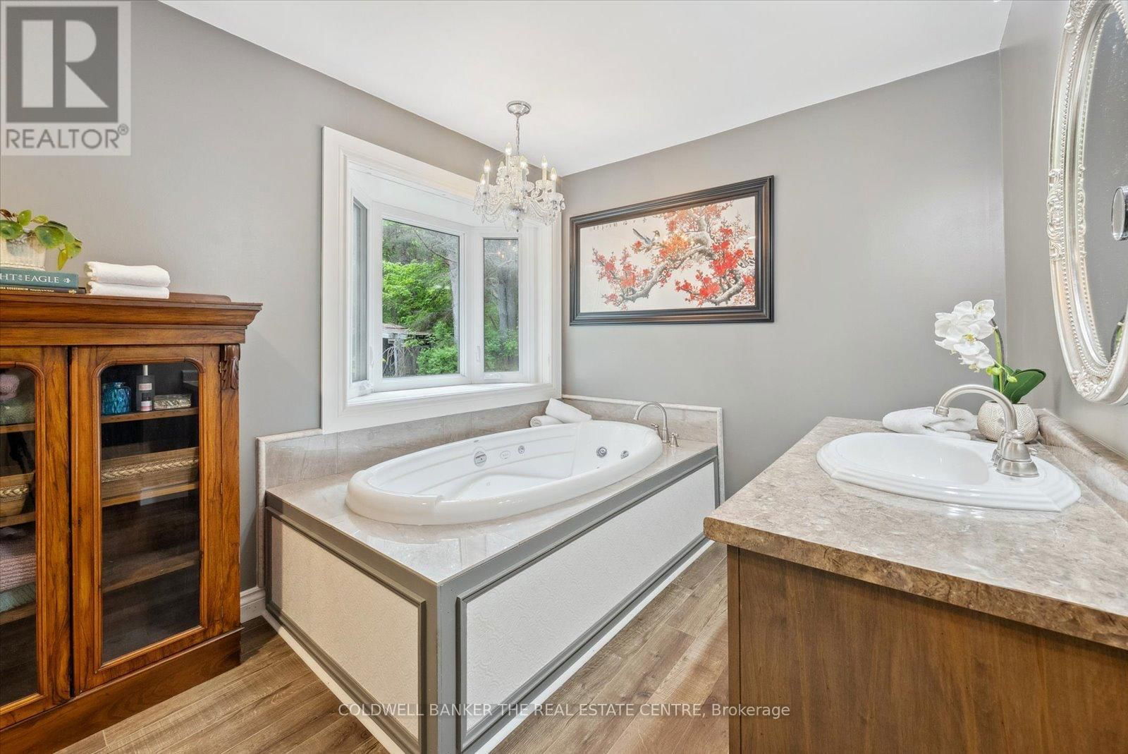 798213 3RD LINE Image 22
