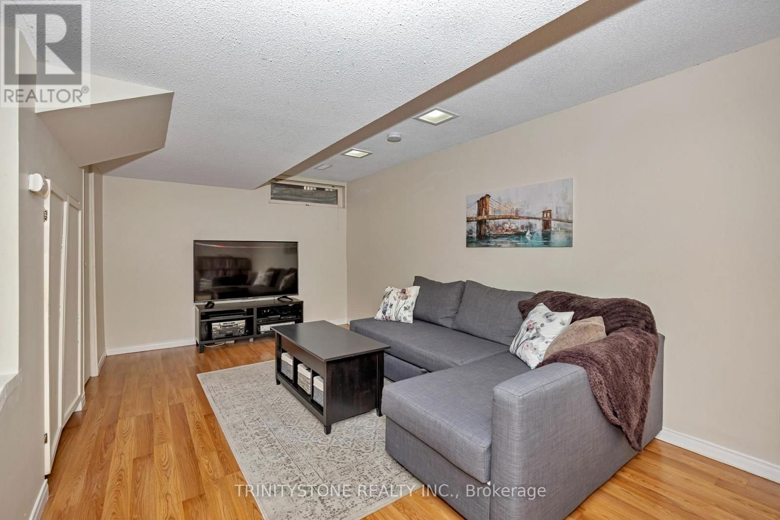 59 STABLE WAY Image 32