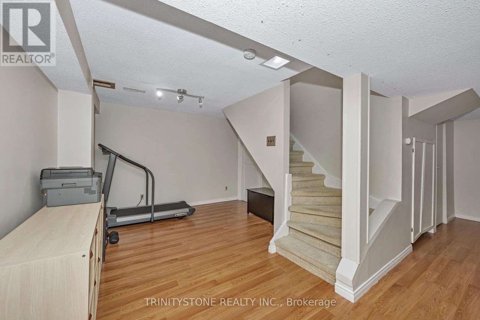 59 STABLE WAY Image 33