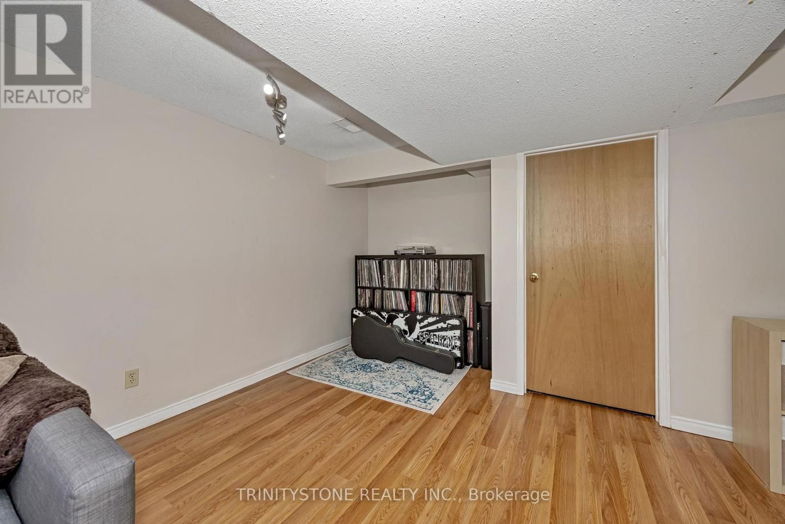 59 STABLE WAY Image 36