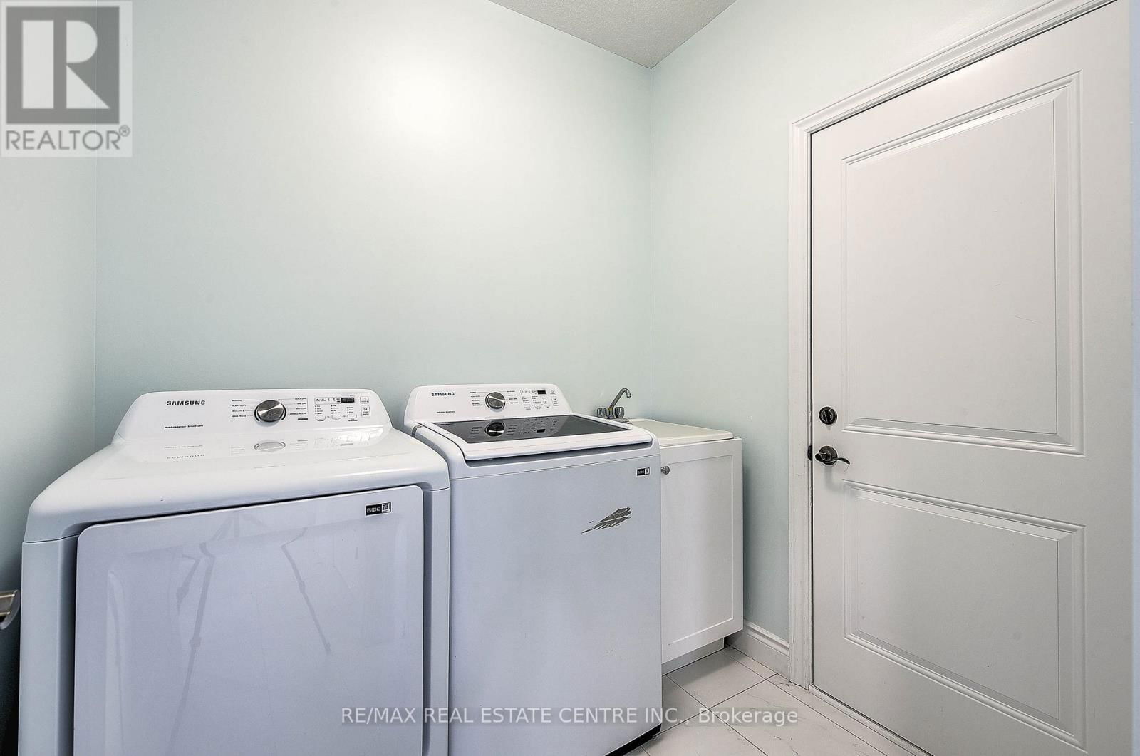 1600 NOAH BEND Image 20