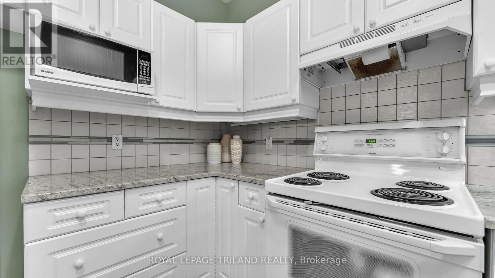 28 - 1574 RICHMOND STREET Image 12