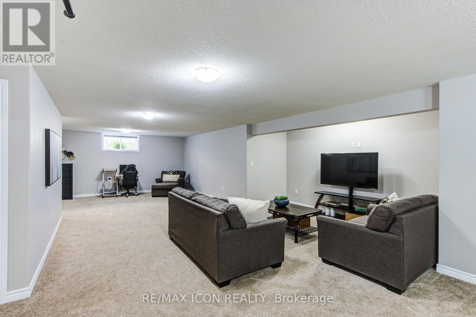 250 KROTZ STREET WEST Image 36