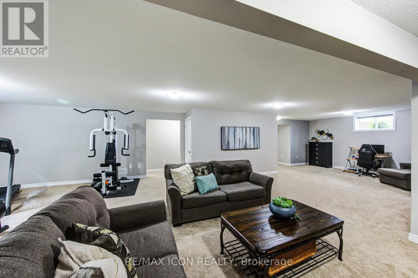 250 KROTZ STREET WEST Image 38