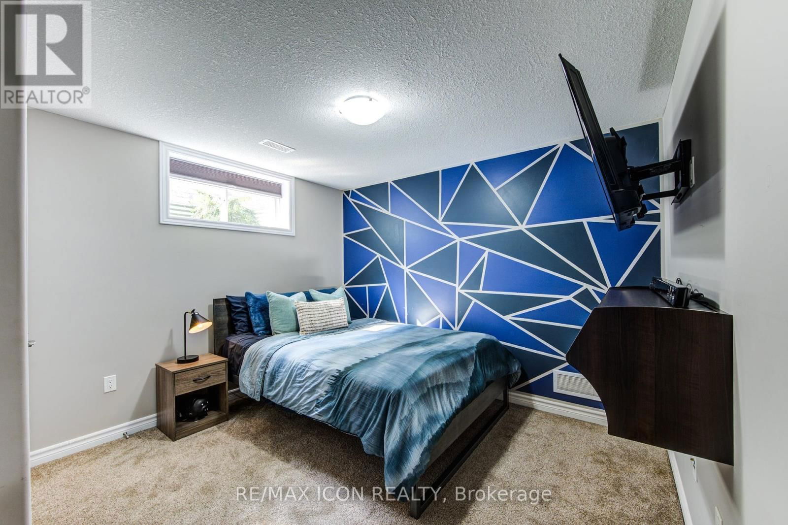 250 KROTZ STREET WEST Image 44